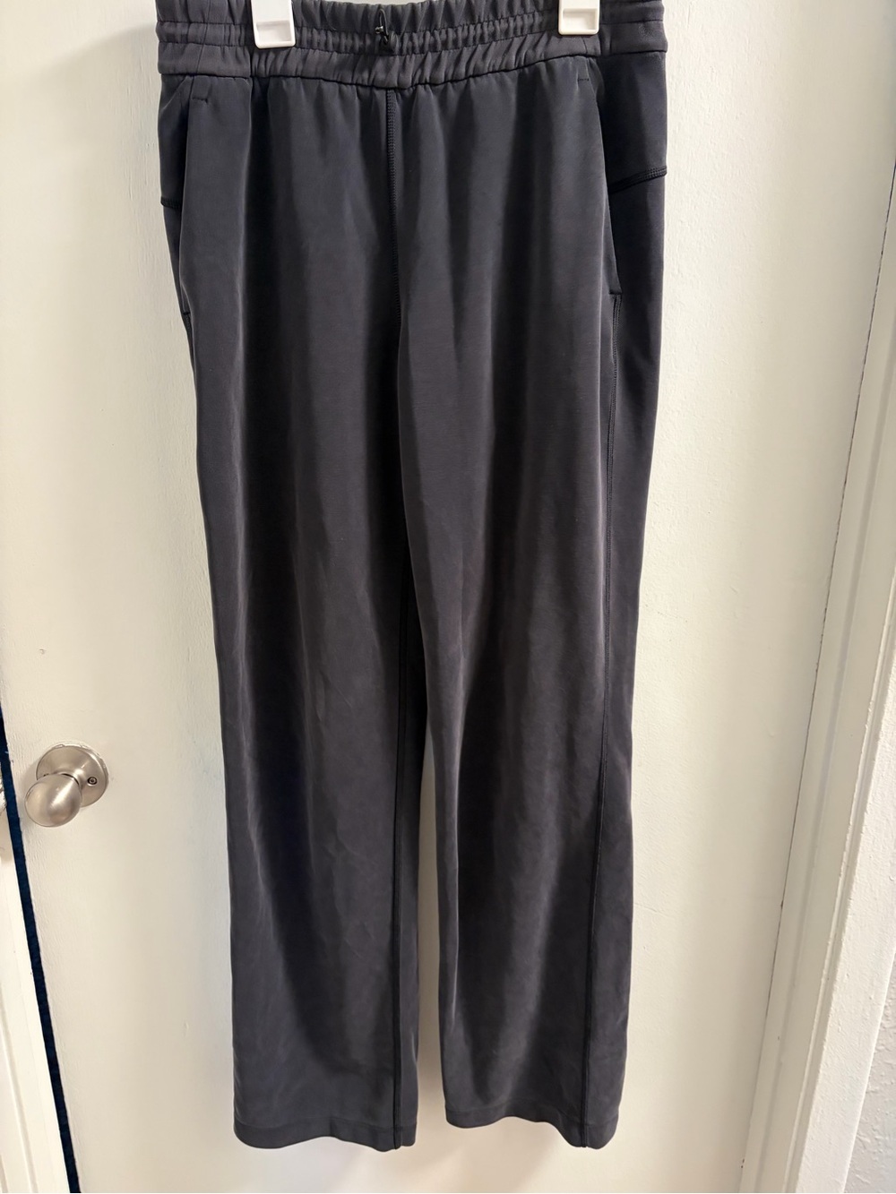 Lululemon Gray Mid-Rise Athleisure Track Pants Size 6